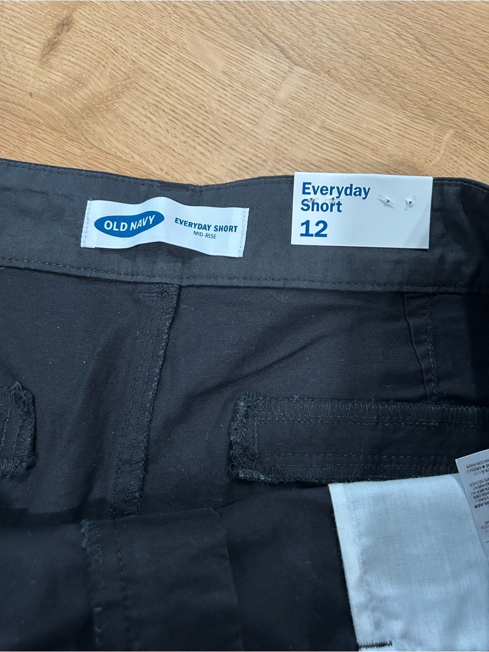 Old Navy Black Everyday Mid-Rise Shorts Size 12 - Picture 4 of 6